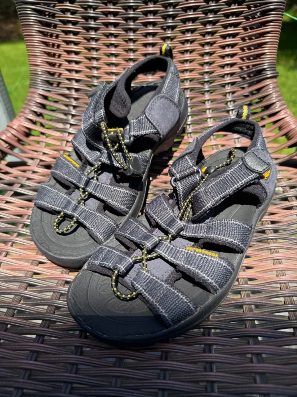 Keen Boys Size 1 Waterproof Sport Hiking Sandals Black 1006331